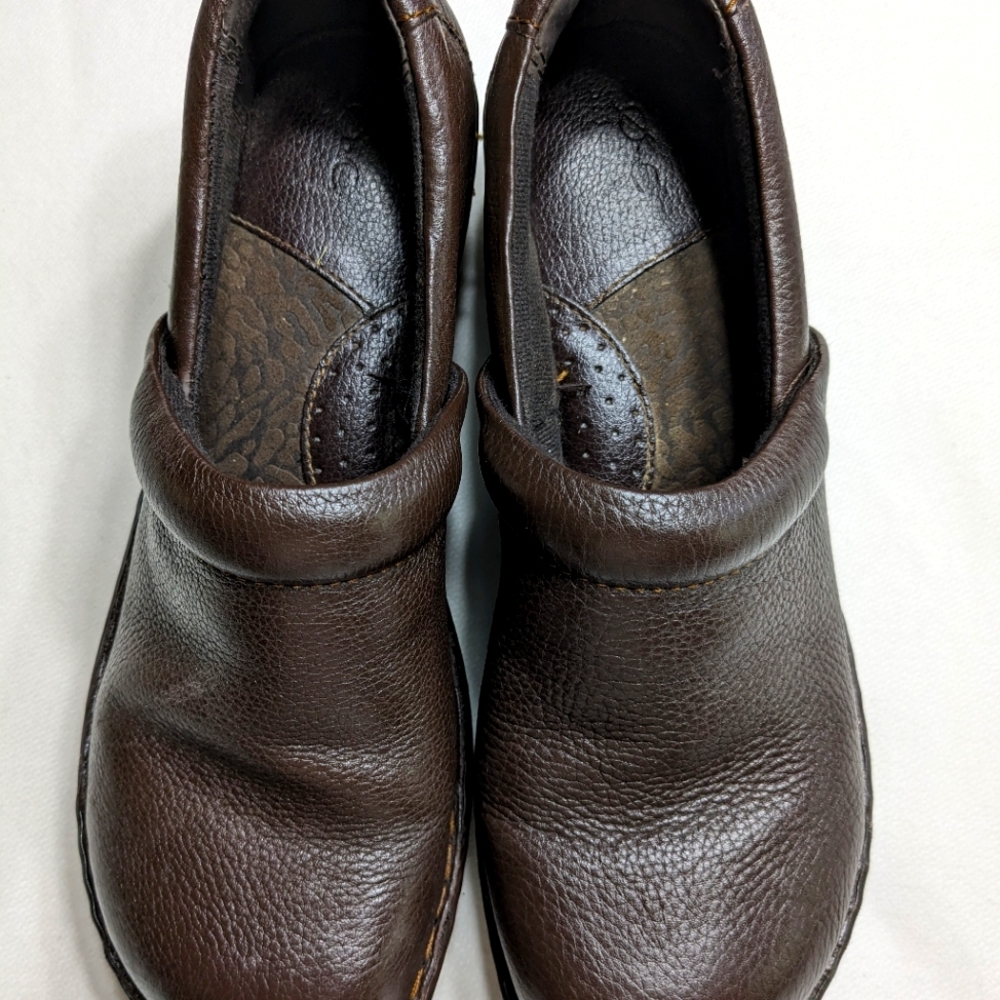 Women's brown leather clogs sz 10 B.O.C.